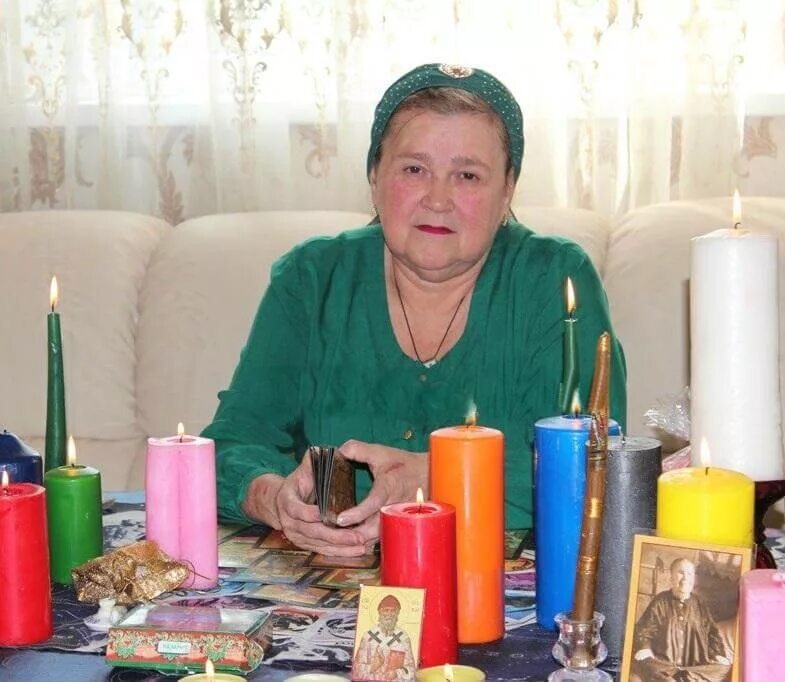 Знахарка тюмень. Наряд знахарки. Знахарка на тв3. Знахарка на домашнем. Бабушка ясновидящая.