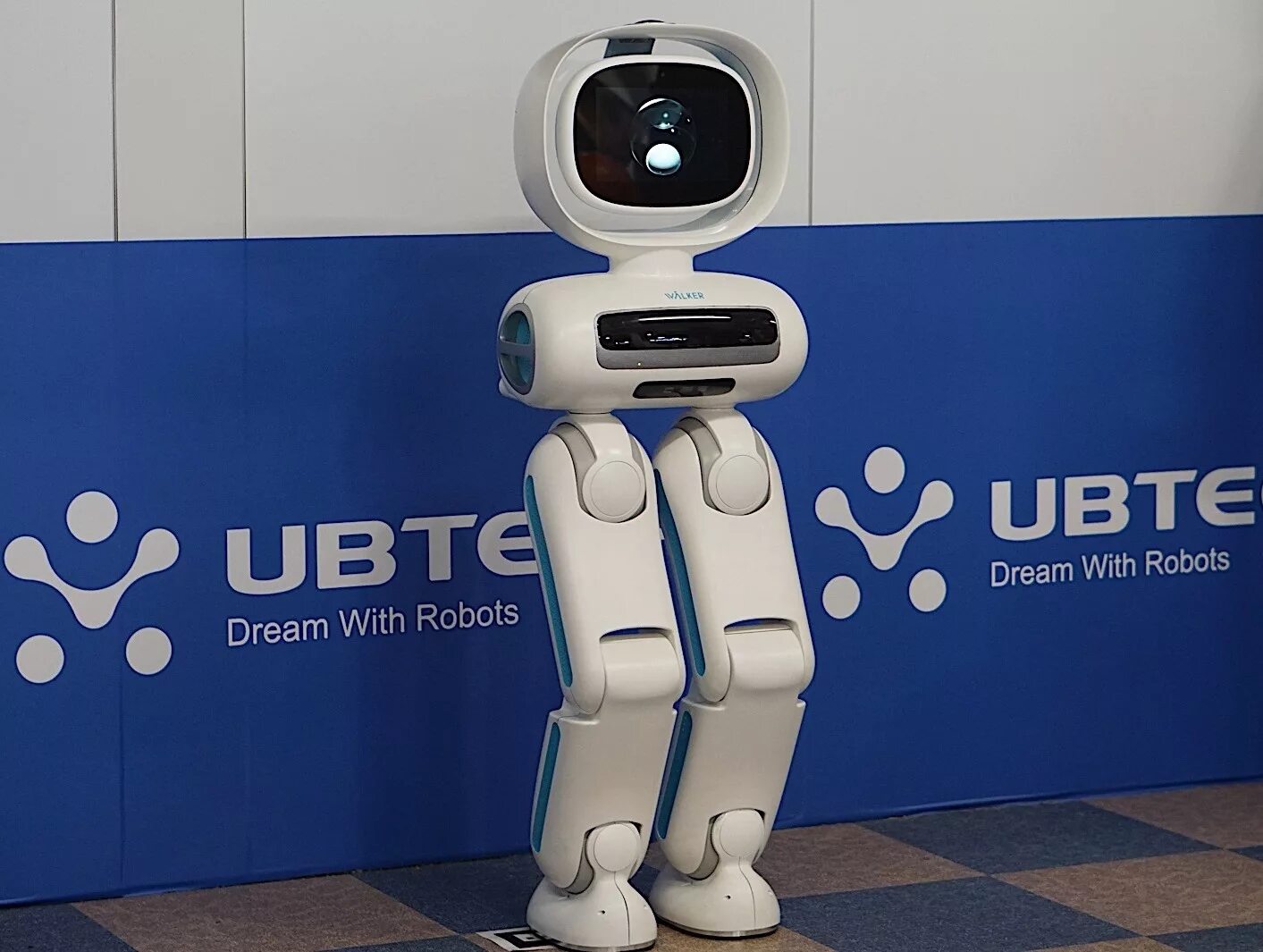 Робот дрим приложение. Робот ubtech walker x. walker робот дворецкий. голосовой робот. робот дворецкий будущего.