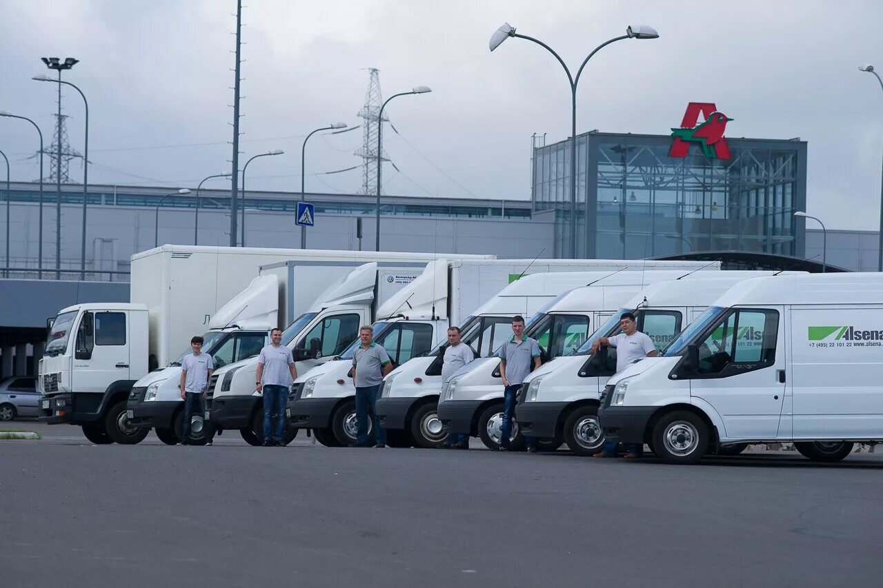 Автопарк транспортной компании. Парк автомобилей. Автопарк доставки. Автопарк газели грузовые. Автопарк фирмы.