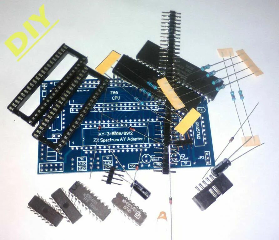 At89c2051 шесть цифровых часов. Mc145151. Basic micro development board. S1763 чип на плате. Набор микросхем для выполнения.