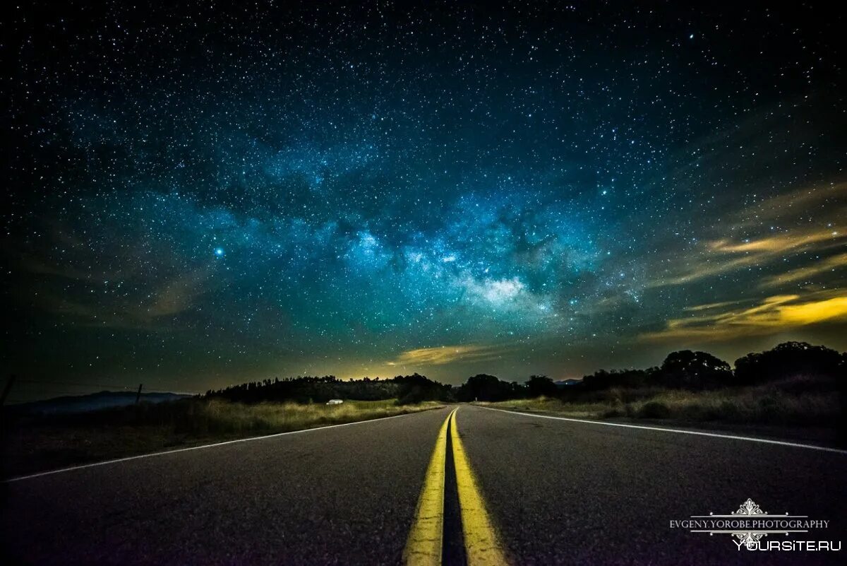 Звездное небо движении. Дорога ночью. Звездное небо. Ночное небо. Звездное небо дорога.