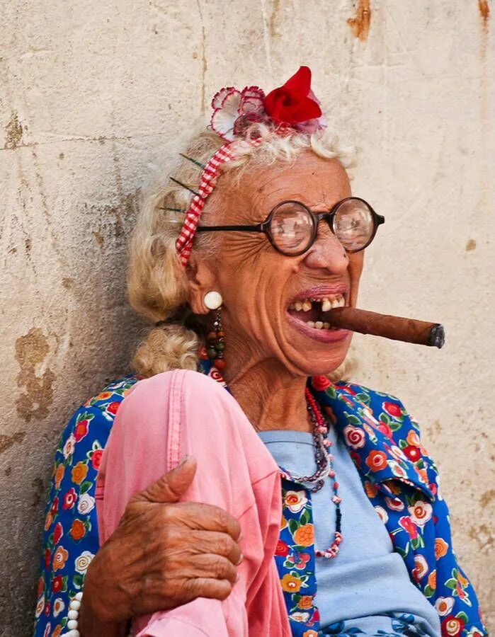 Хочу старых бабушек. Старая смешная женщина.