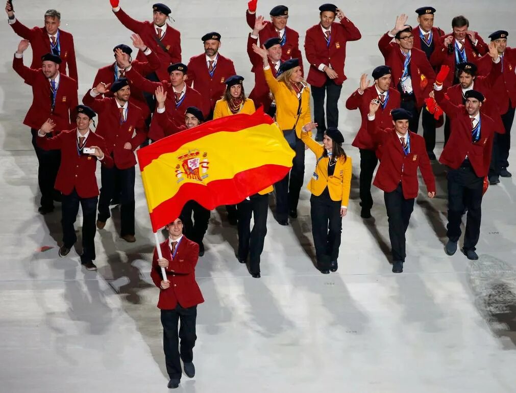 Парад спортсменов в Сочи 2014. Олимпийская сборная Испании. Парад спортсменов на открытии олимпиады. Церемония открытия олимпиады в Сочи 2014.