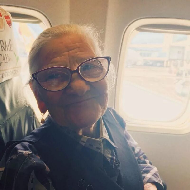 Бабушка Лена путешественница. Старушки путешествуют. Бабушка путешествует. Бабушки путешествуют