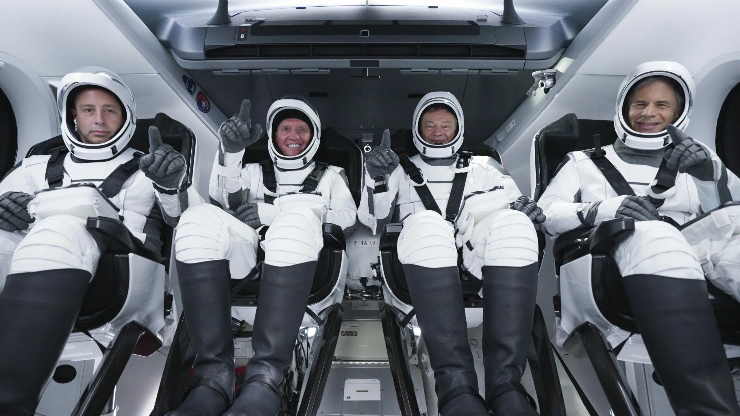 Белоруска полетит в космос. SPACEX Crew Dragon МКС. Крю драгон космический корабль. Dragon 1 SPACEX. SPACEX запустила корабль Dragon к МКС.