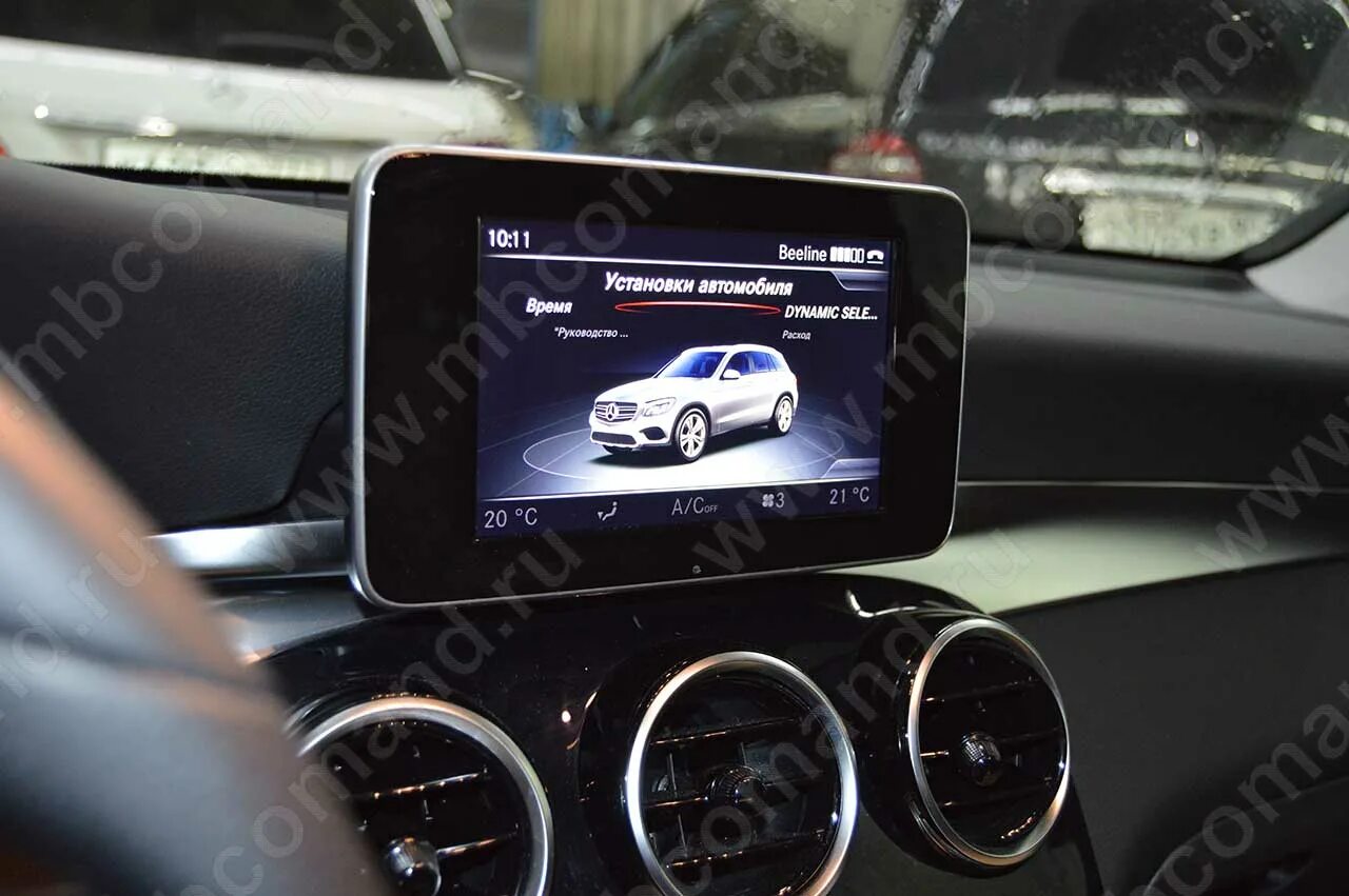 Мерседес паркетник glk. Mercedes-amg glc 43 4matic. Держатель для телефона в мерседес glc. Мерседес glc камера. Мерседес glc камера.