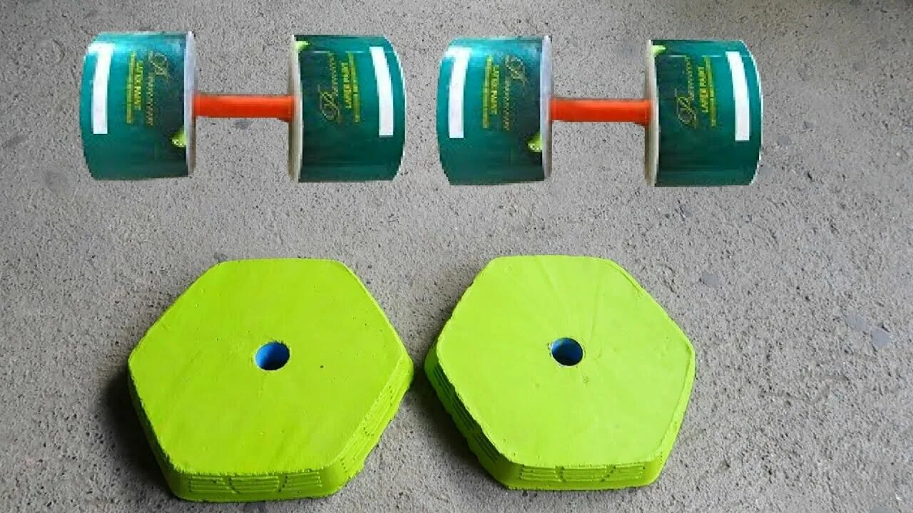 Make weights. Гантели из полипропилена. Make weights. Штанга. Девушка с гантелями.