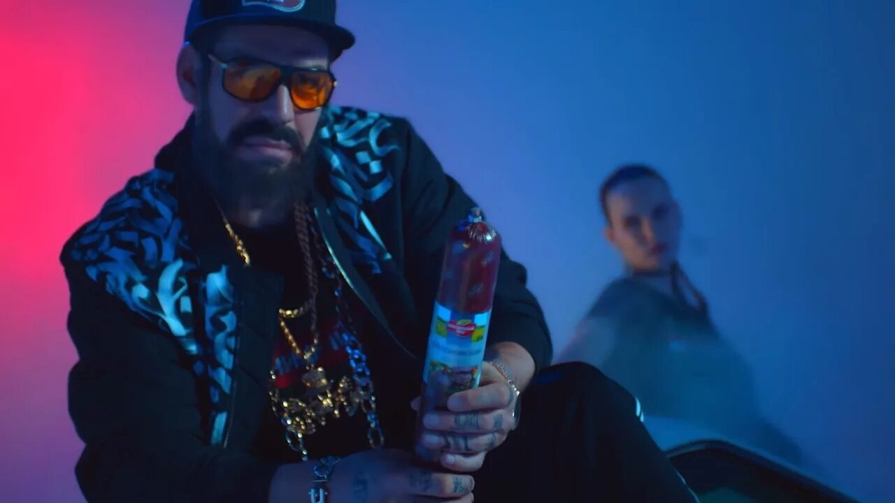 Рэпер в рекламе. Колбасный хайп. Как стать терпером. Как стать рэпером. Кендра рэпер 2023.