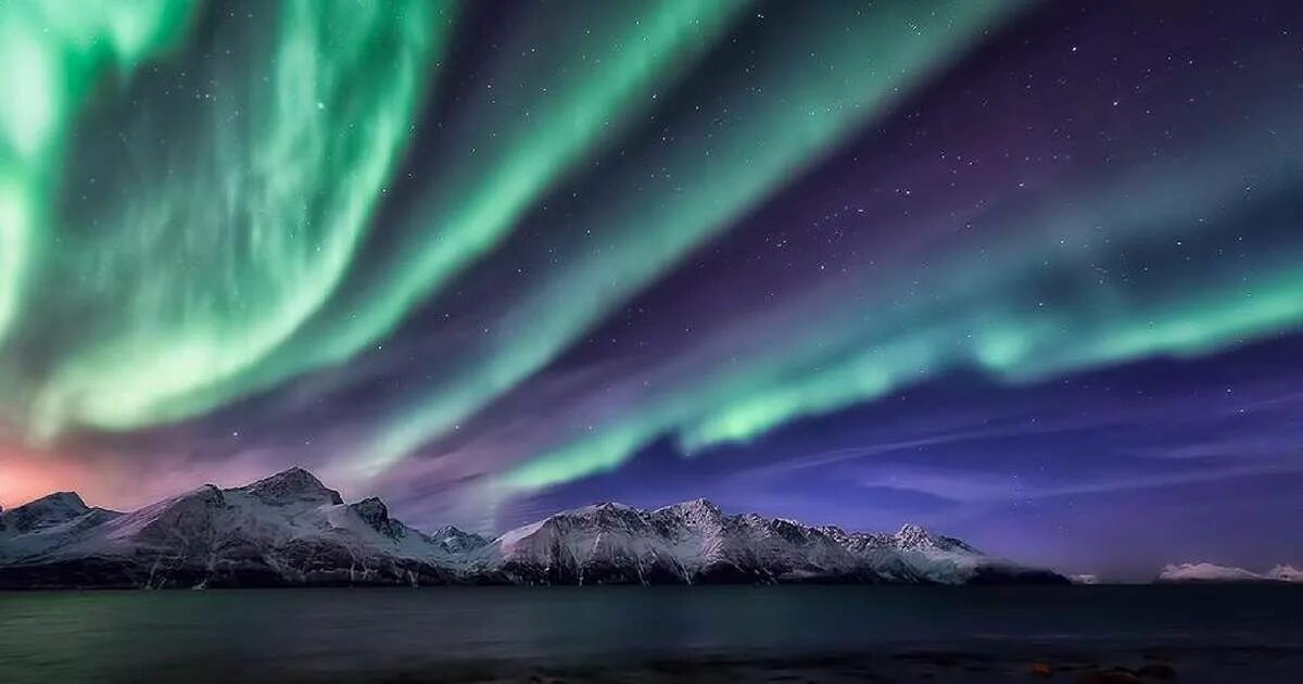 Страна северного сияния. Aurora borealis северное сияние. Лучистое полярное сияние. Страна северного сияния. Северное сияние печенга.