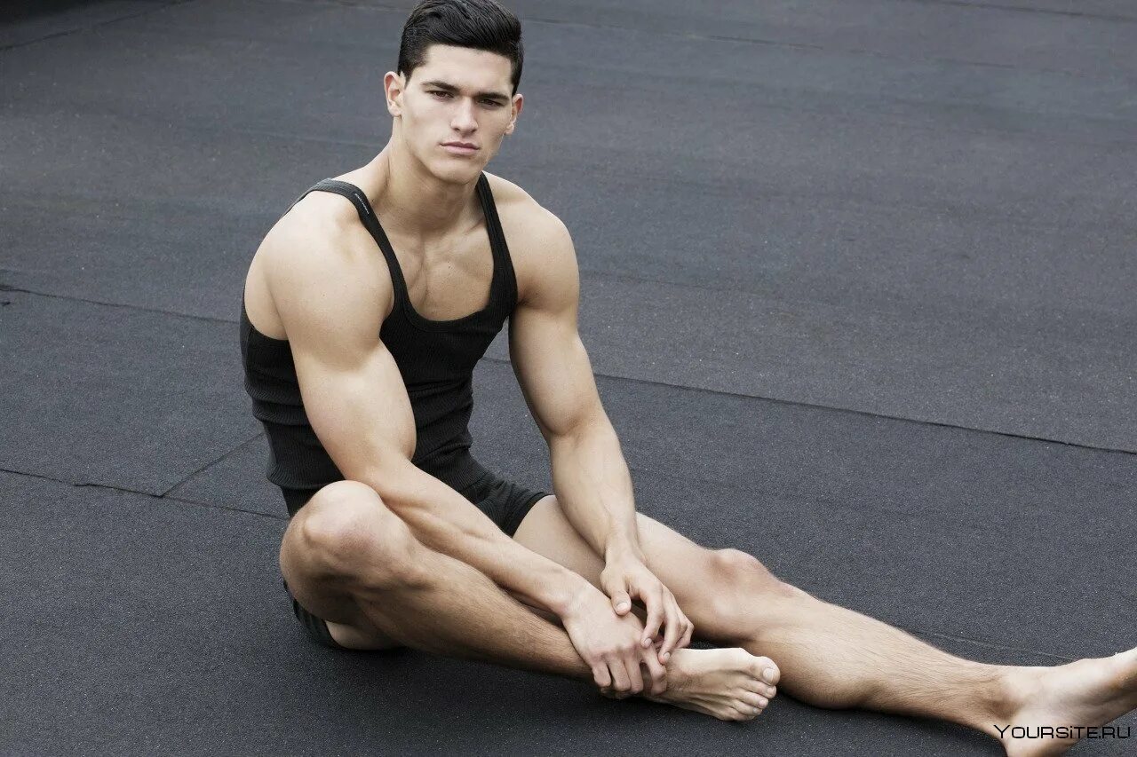 Male legs. Голые мужские накаченные ноги. Dick. Красивые ноги у мужчин. Красивые мужские ножки.