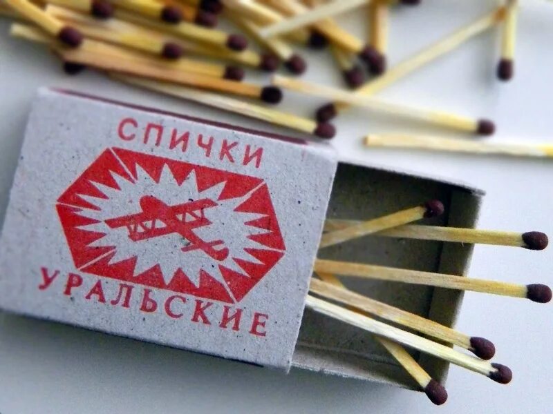 Сигарета спичка. Спичка с огнем. Выгорание спички. Горелая спичка. Закуривает спички.