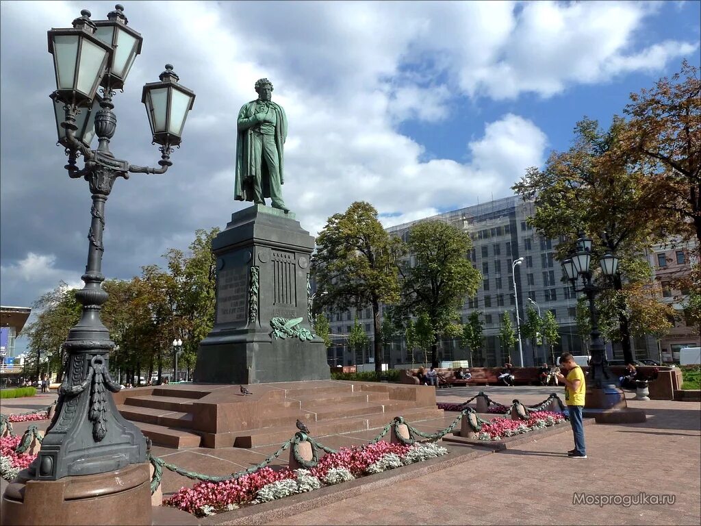 Памятник пушкину в москве на тверском бульваре. С. Как выглядит пушкинская. Памятник на пушкинской площади пушкина в твери. С.