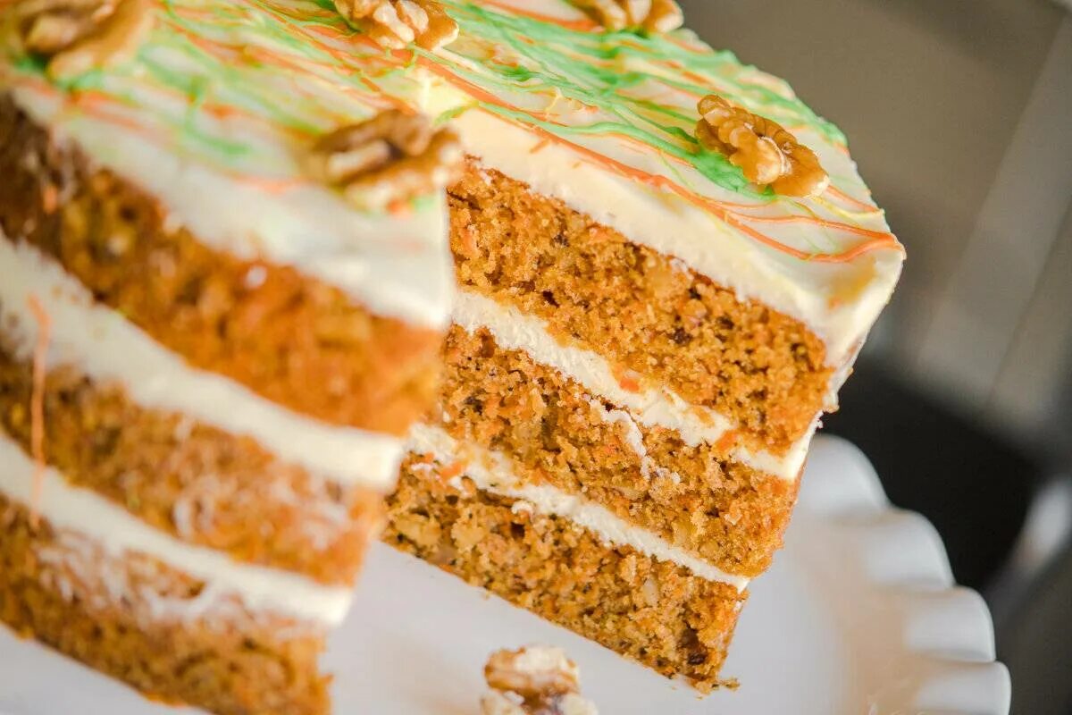 Кэррот кейк торт. Большой морковный торт. Кэррот кейк торт. Украшение морковного торта. Большой морковный торт.