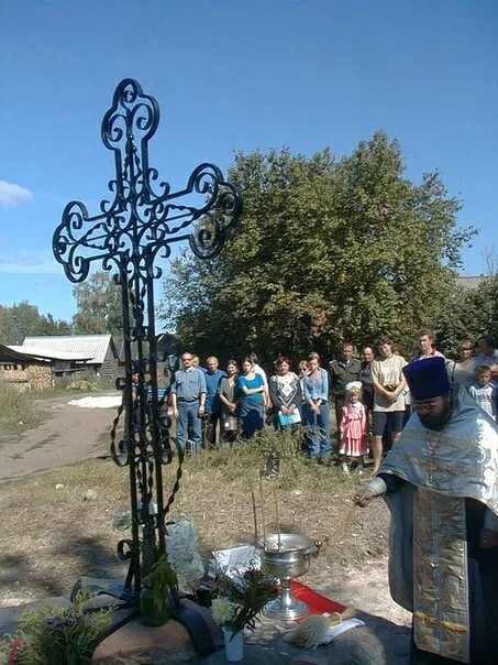 Поклонный крест Никольское. Село Никольское Кадуйский район. Никольское Кадуйский район Церковь. Поминальный крест. Никольское кадуйский