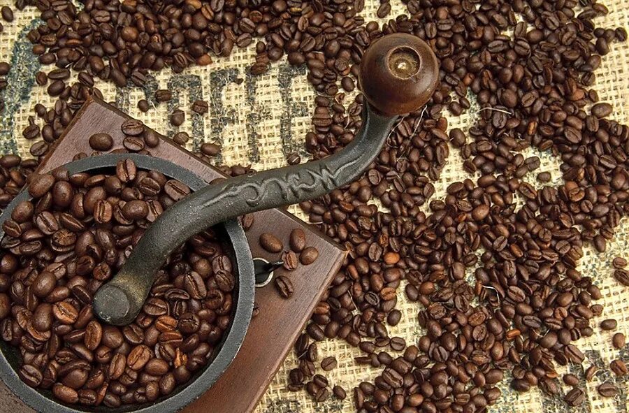 Old coffee. Стар кофе. картинки кофе олд ява. картинка кофемолка и самая большая гора из кофе. coffee grinder stock photos.