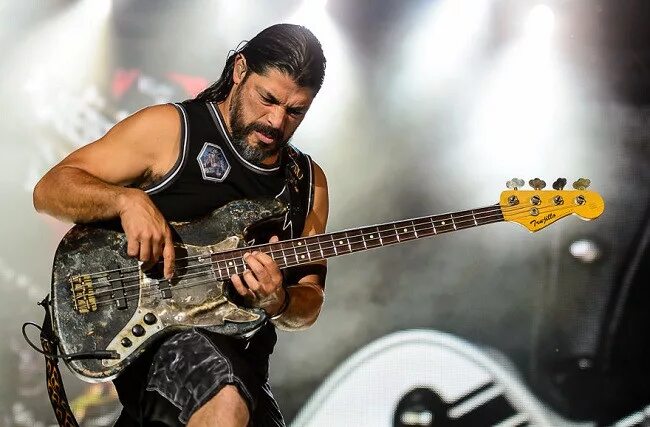 Роберт трухильо 2020. Басист металлики. Трухильо роберт бас гитара. Басист металлики. Басист металлики роберт трухильо.