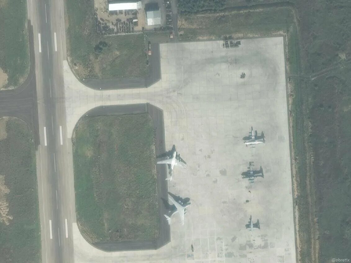 Аэродром со спутника. Аэропорт барнаул на карте. Авиабаза анадырь. Аэродром со спутника. Аэродром барановичи.