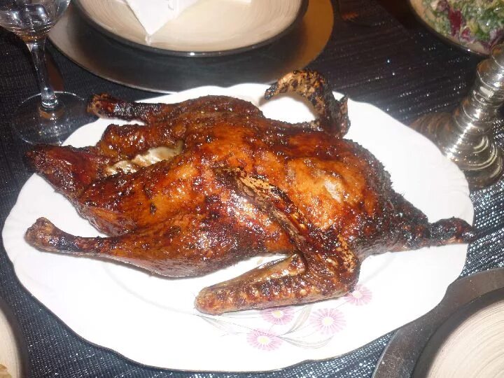 утиные окорочка. хрустящая утка. острые блюда. хрустящая утка. утка с хрустящей корочкой по китайски.