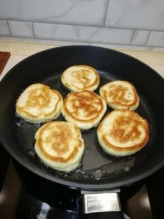 Оладьи на сметане на сковороде