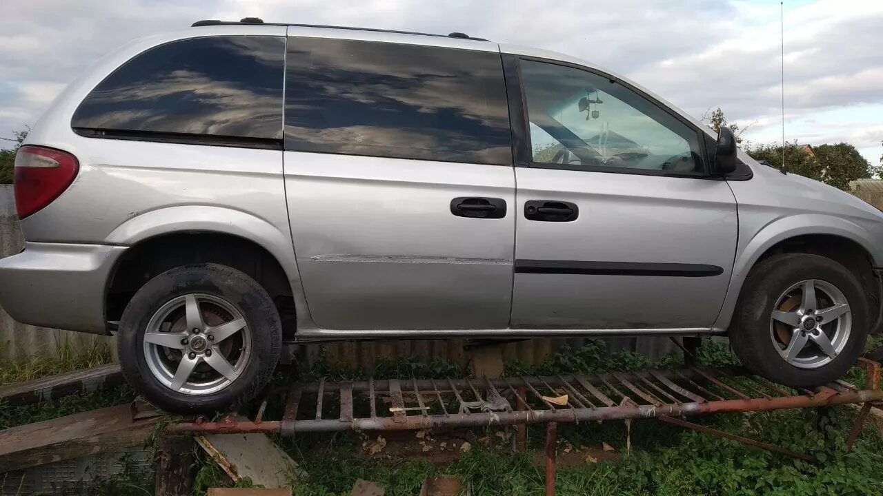 Пороги караван. Пороги Додж Караван 4. Пороги dodge Caravan 2001-2008. Пороги для dodge Caravan 3. Додж Караван 2001 года пороги.