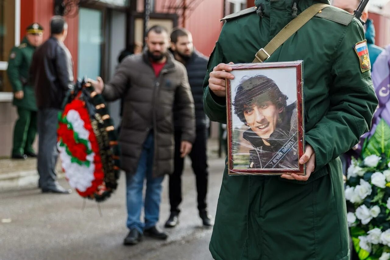 Волгоград похороны сегодня украины. Волгоград похороны сегодня украины. Волгоград похороны сегодня украины. В волгограде простились с погибшими. В волгограде простились с погибшими.