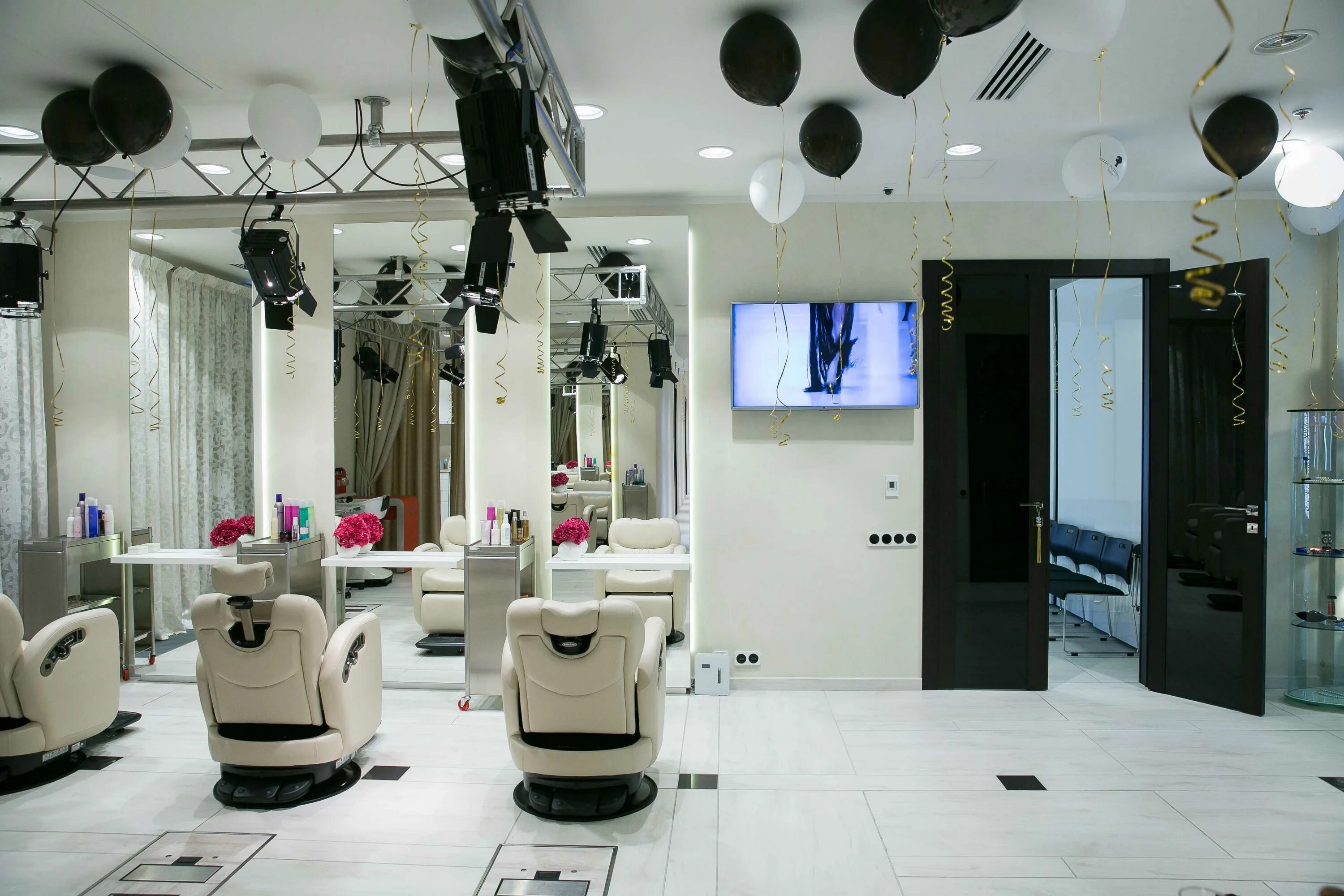 Элитный салон красоты. Салон красоты в центре москвы премиум класса. Открытый салон красоты москва. Помещение для парикмахерской. Элитный салон.