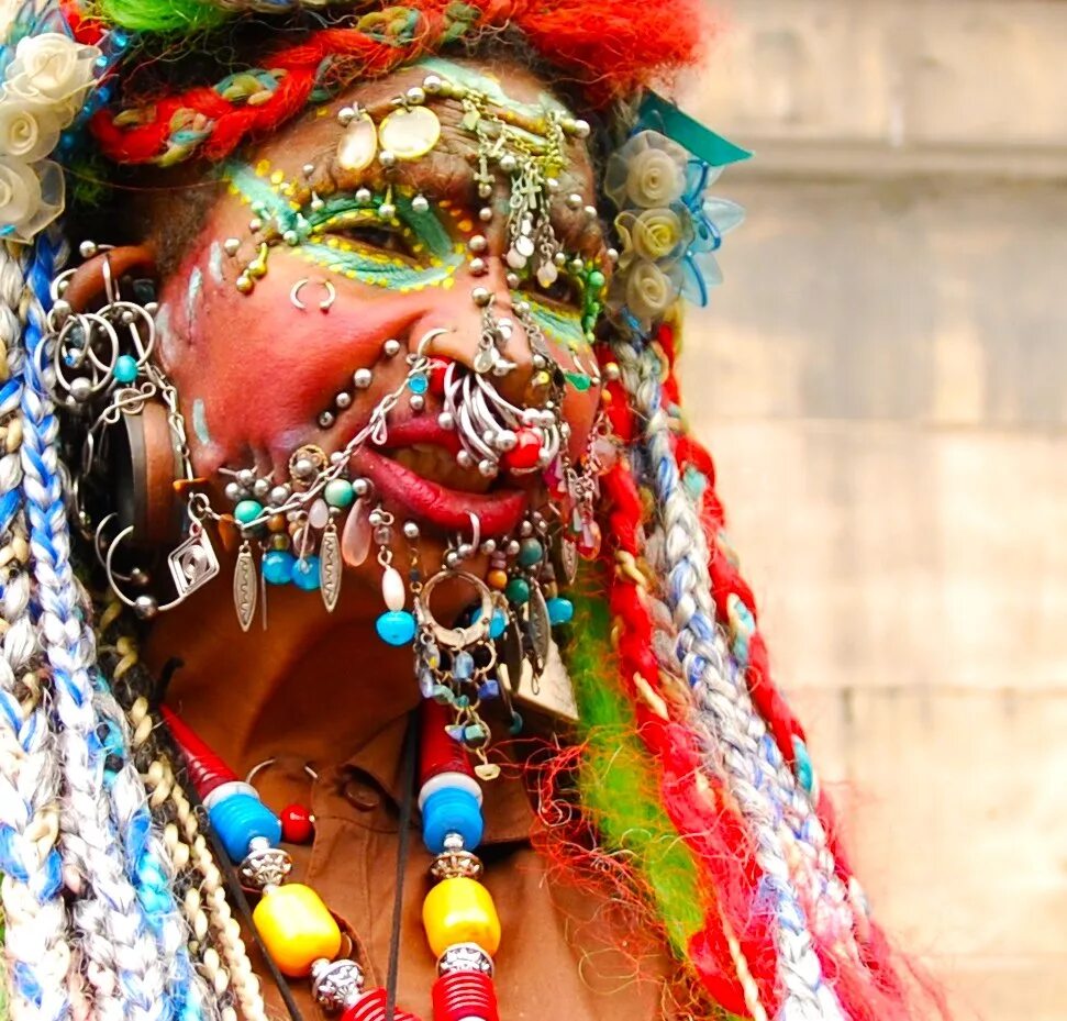 толпан. очень много людей. человек толпы. толпа людей в городе. очень много народу.