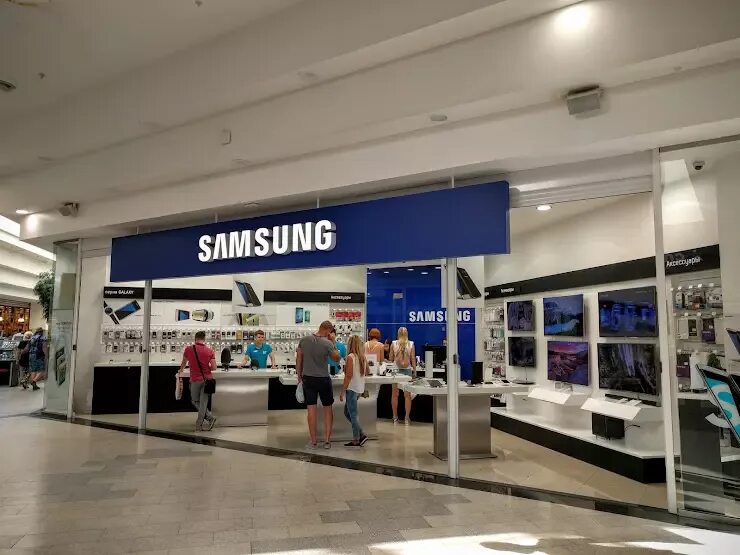 Самсунг магазин. Магазин samsung store. Samsung store. Магазин самсунг экстерьер. Фирменные магазины samsung.