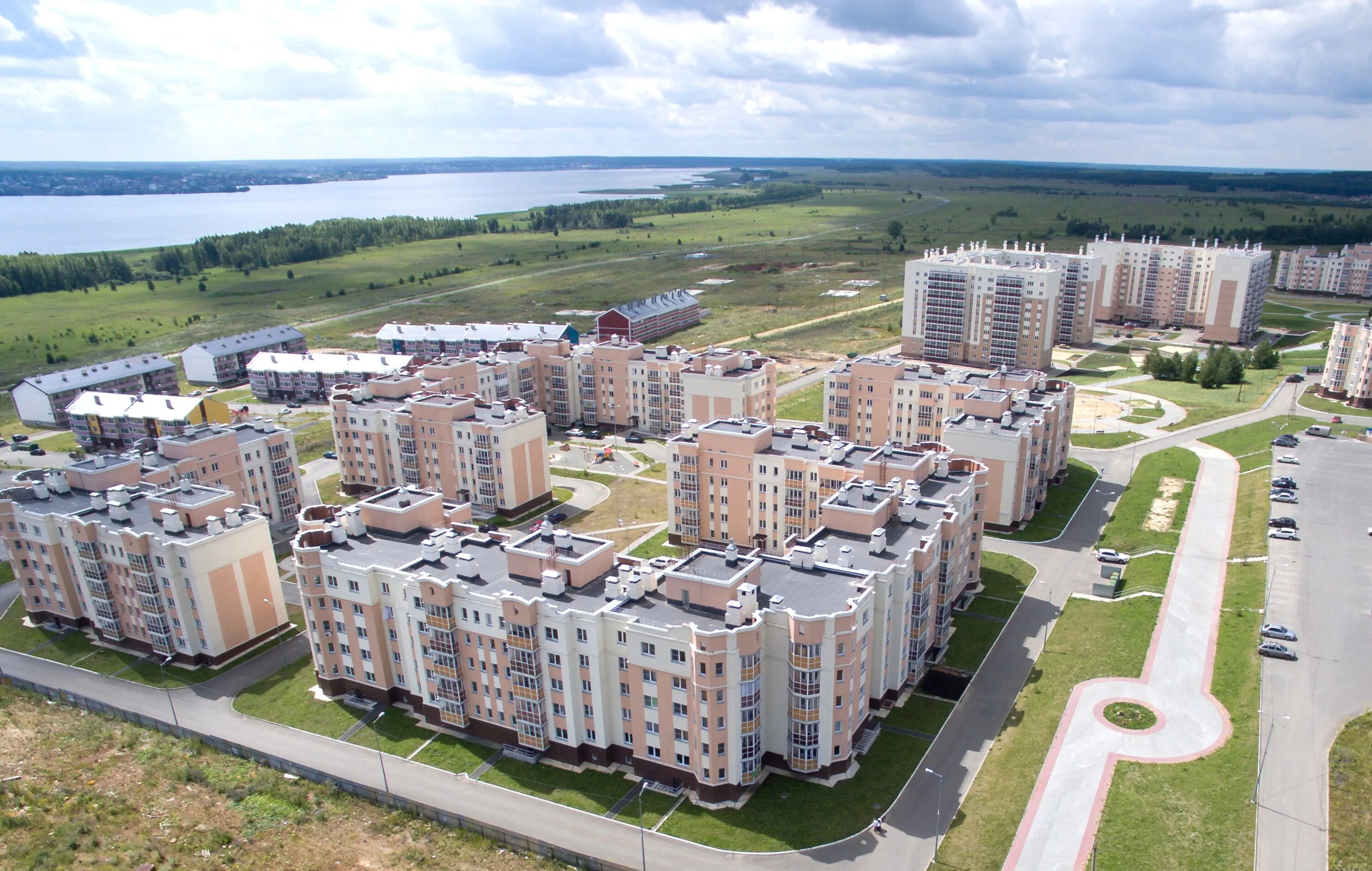 Белый хутор челябинск светлая 2. Жк белый хутор челябинск. Белый хутор дома. Белый хутор. Поселок белый хутор челябинск.