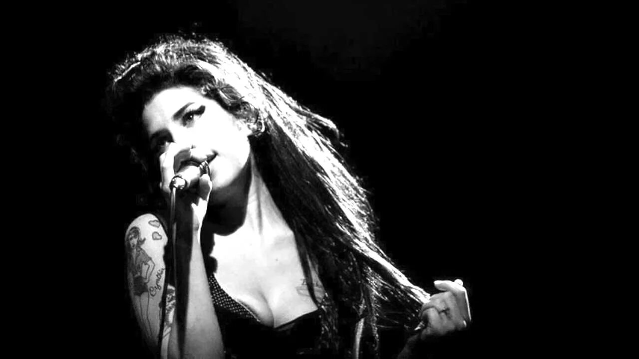 Эми уайнхаус назад к черному. Amy winehouse poster. Back to black amy winehouse album. Amy winehouse обложка. Back black песня amy winehouse.
