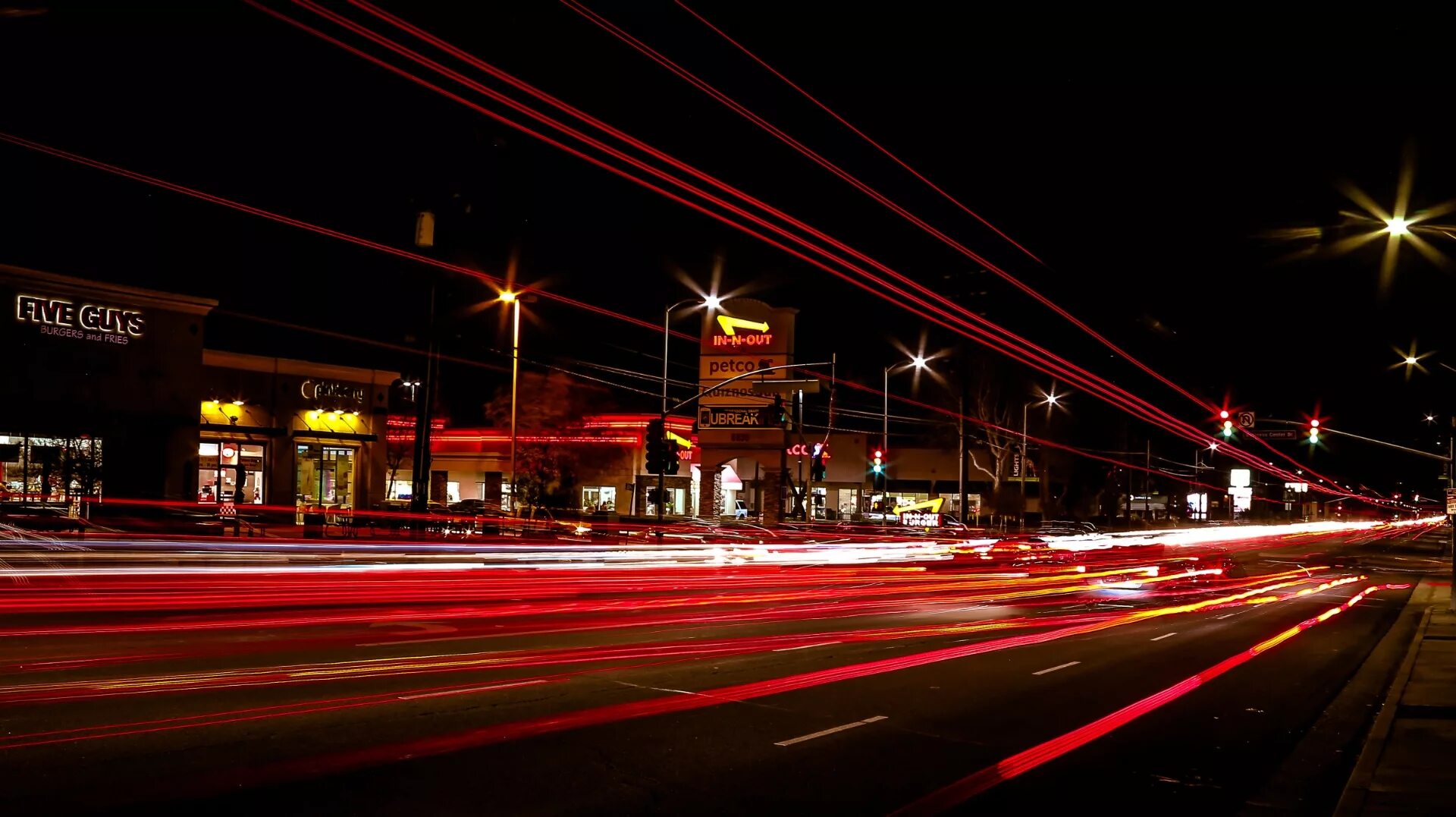 Города с началом красно. Лос Анджелес Northridge. Ночные огни. Ночной город дорога. Ночные дороги Америки.