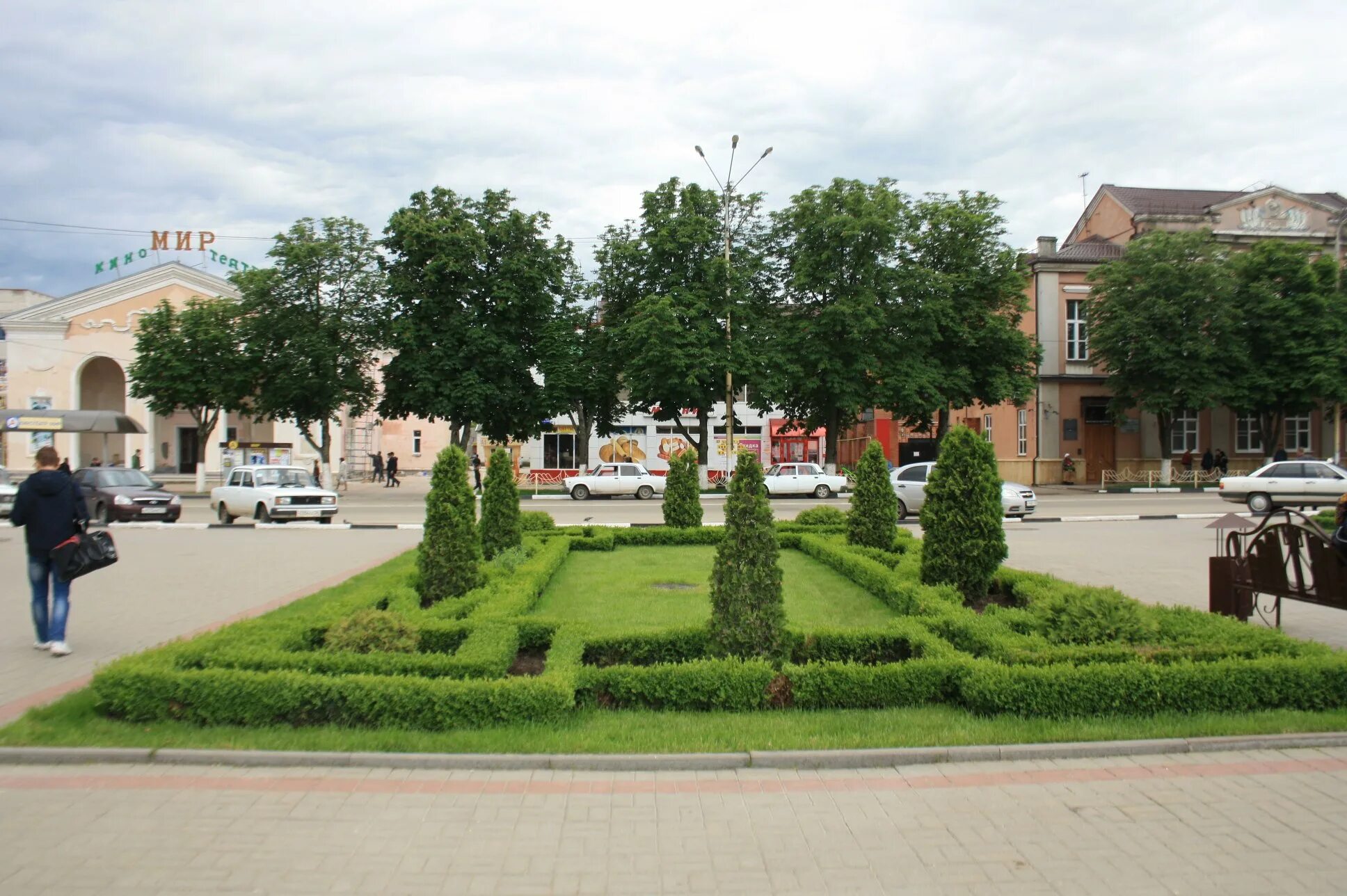 Есть ли в кропоткине. Кропоткин город Краснодарский край. Достопримечательности Кропоткина Краснодарского. Центр города Кропоткина. Город Кропоткин сквер Ворошилова.