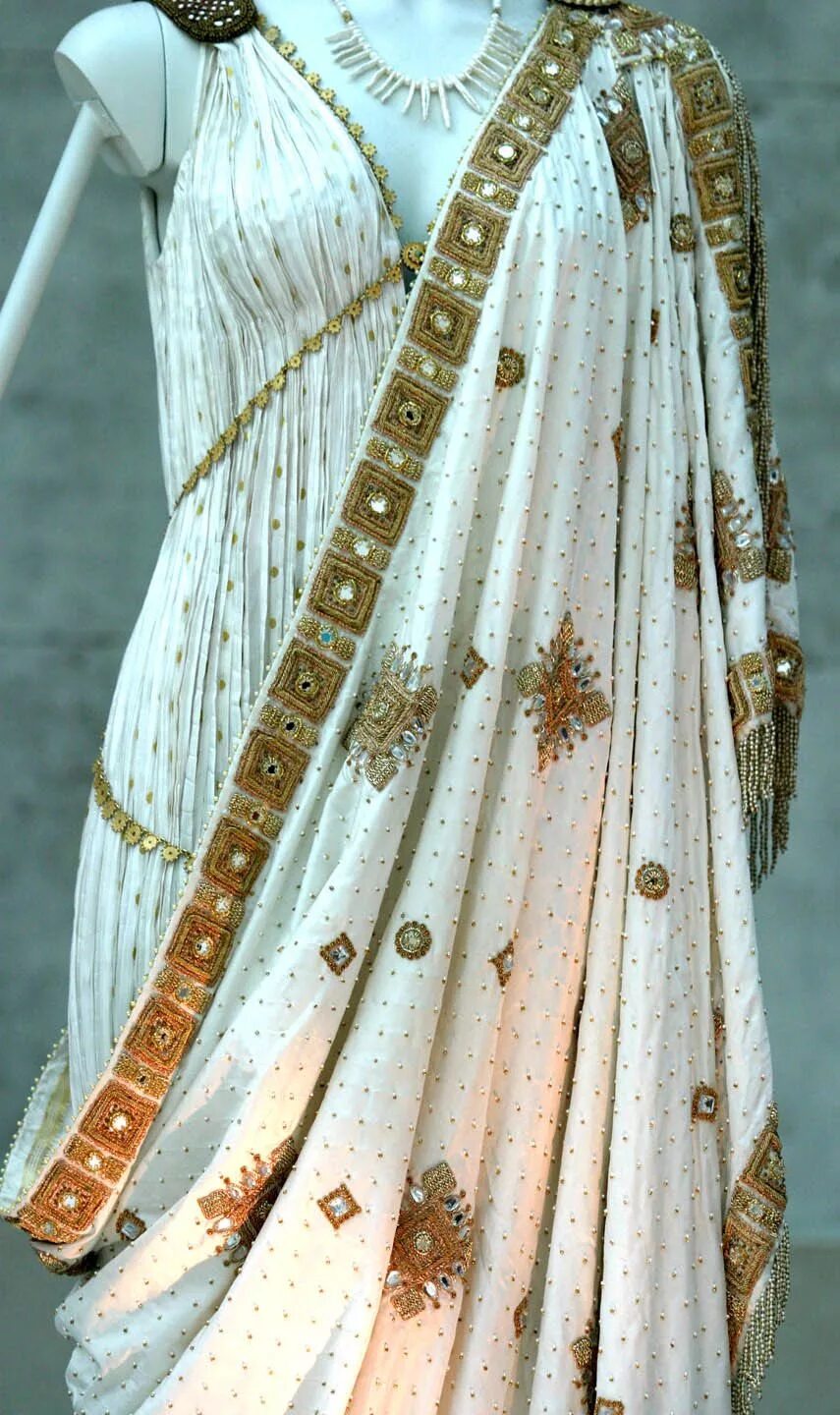 Греки украшали. Хитон женский Греция. Антик древнеримское платье. Античное платье. Античность одежда.