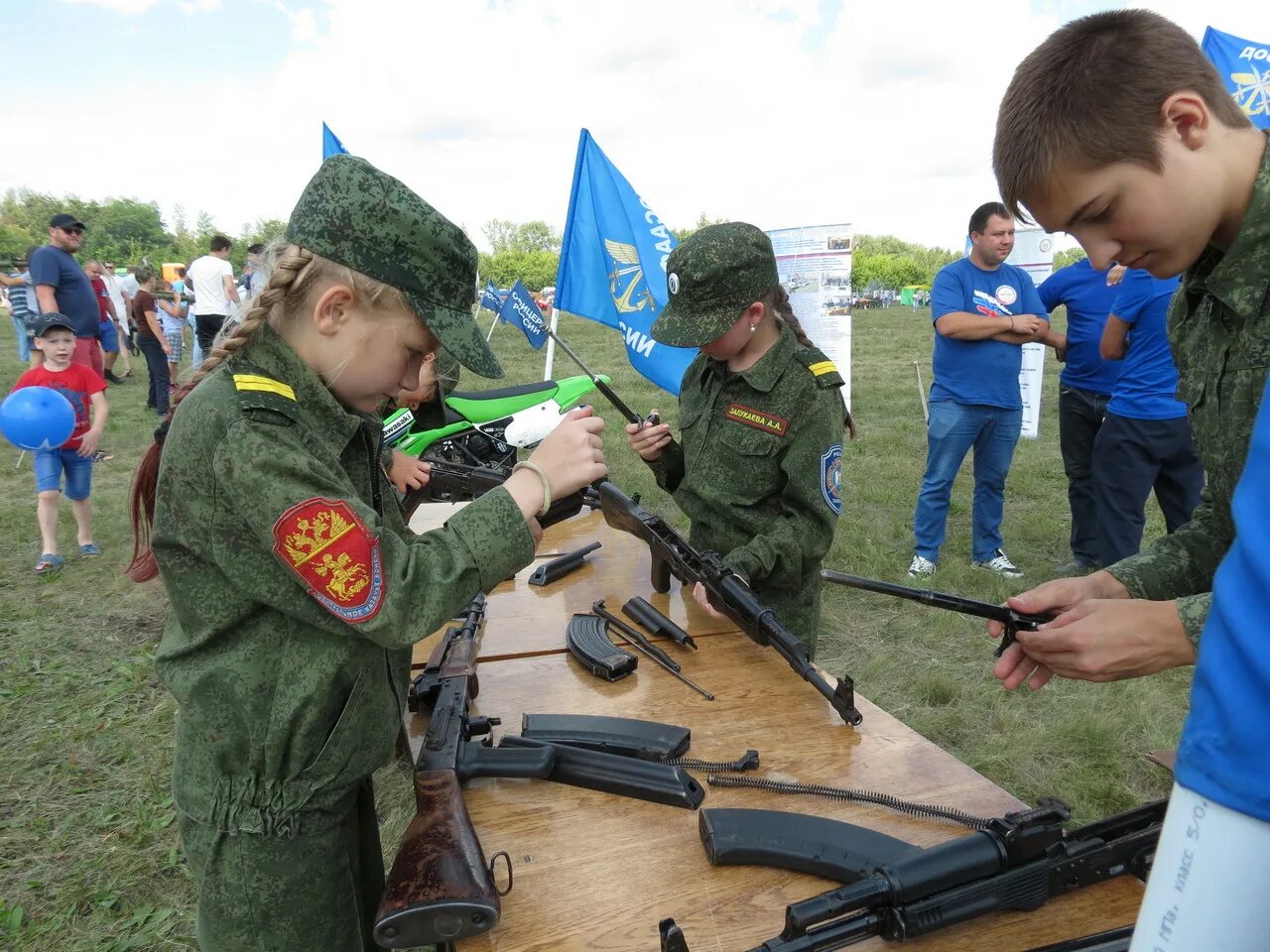 Военно патриотический фестиваль. Военно-патриотические военно-патриотический фестиваль. Военно-патриотический фестиваль Волгоград. Военно патриотический фестиваль фон. Военно патриотический фестиваль сценарий