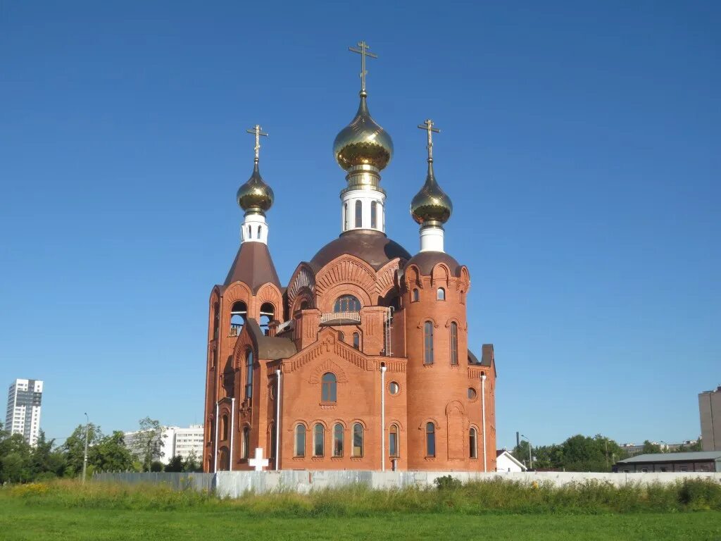 Храм в южно приморском парке спб. Церкви в красносельском районе. Церкви в красносельском районе. Храм южно приморский парк. Храм иоанна милостивого.