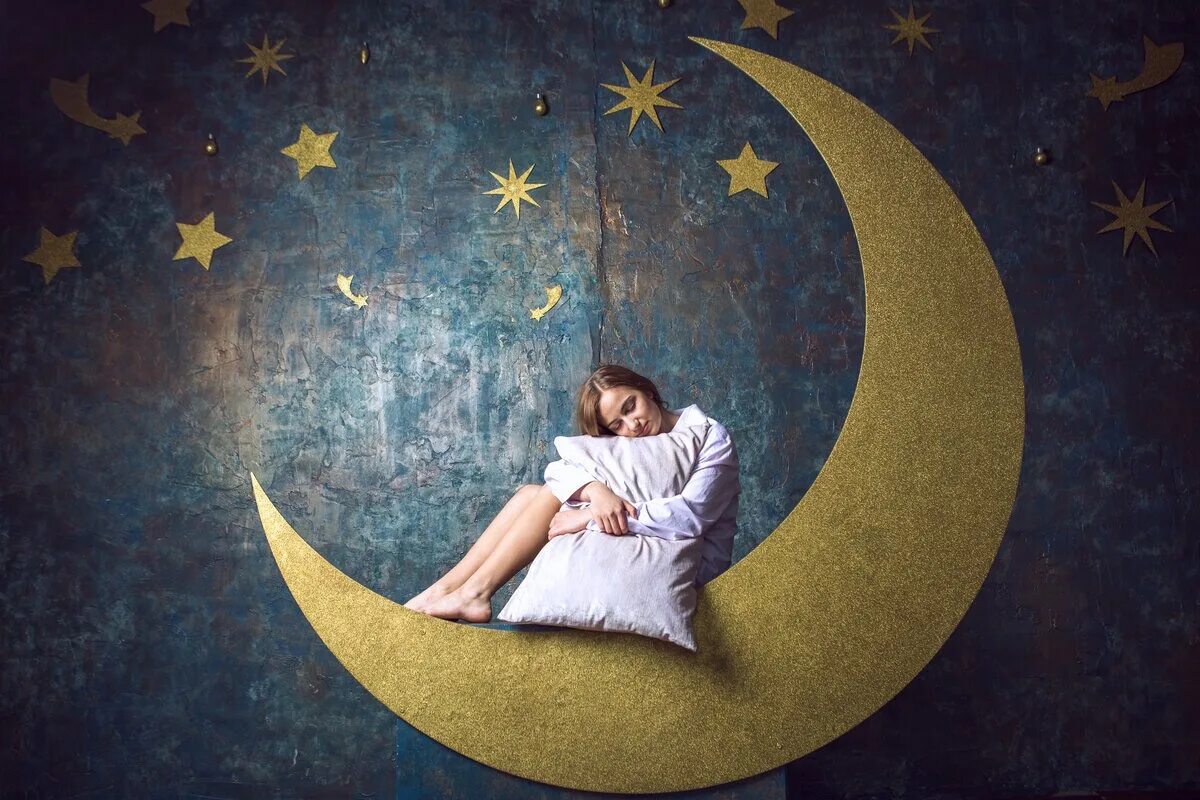 Сон луна и звезды. Ночь сон. Девушка месяца.