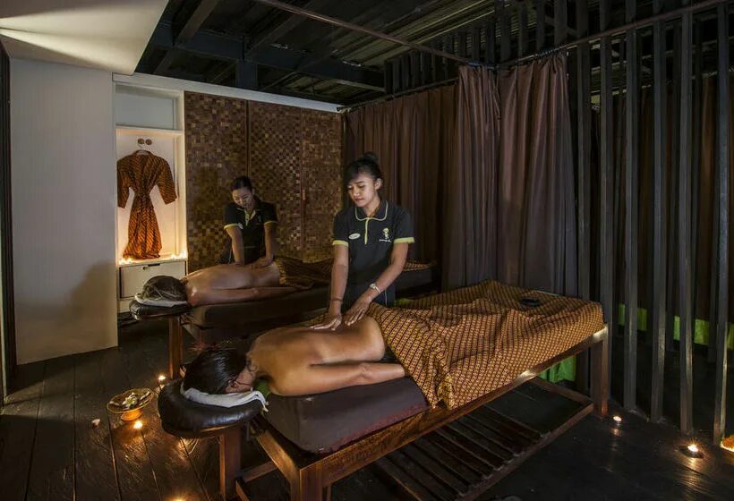 Spa Plus massage Plus. Spa Plus Plus Jakarta. Балийский массаж в салоне. Массажный салон на Бали. Жена в массажном салоне