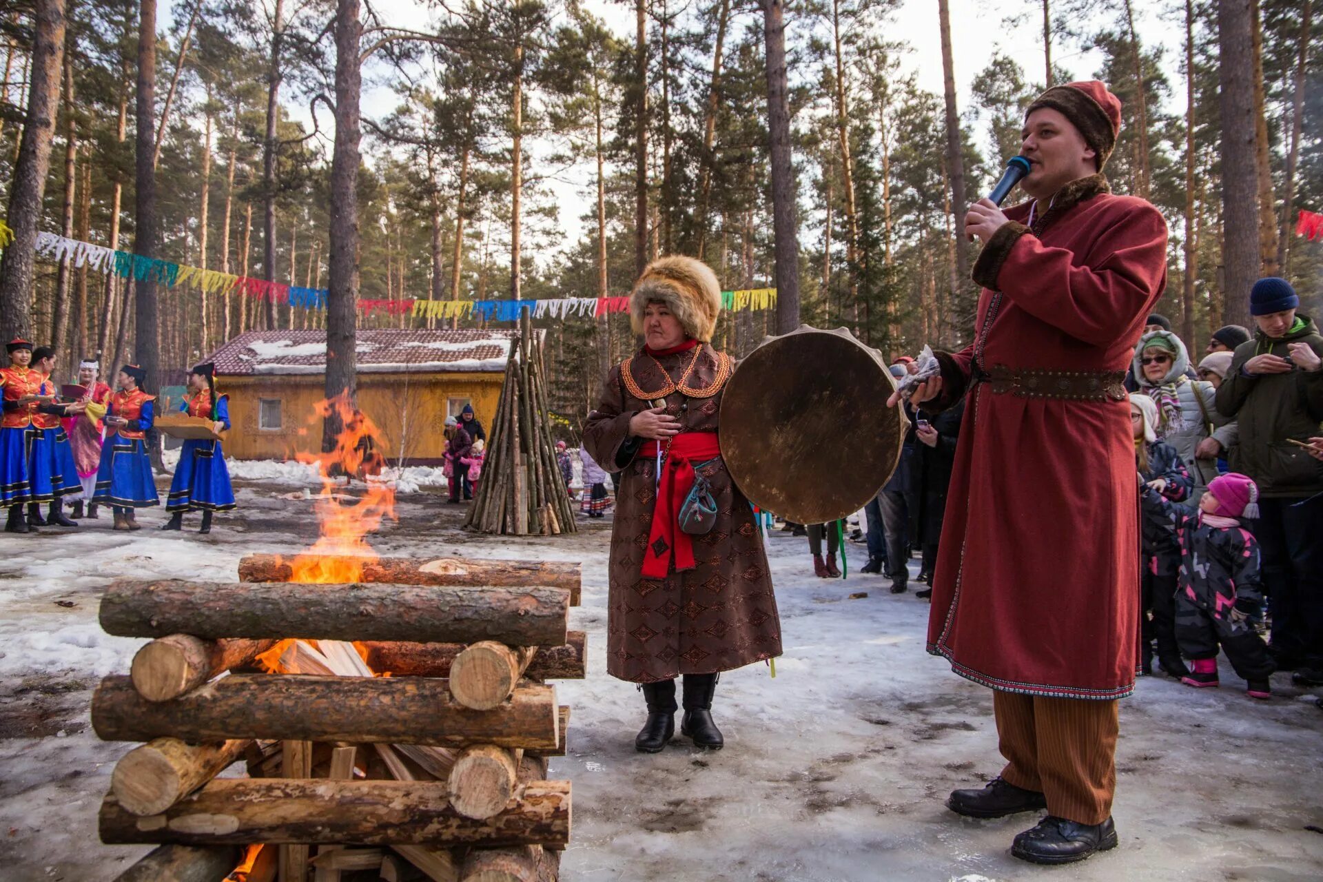 Шубат верблюжье молоко. Дасторкон в юрте кыргызстан. Шубат казахстан. Традиционные праздники хакасов чел пазы повязывание ленточек. Хакасский праздник чыл пазы.