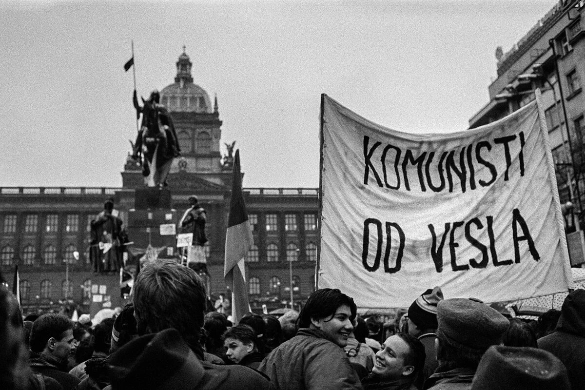 Чехословакия албания венгрия. Революция в Болгарии 1989. Бархатная революция в Болгарии 1989. Революция в Венгрии 1989. Революция в Чехословакии 1989.