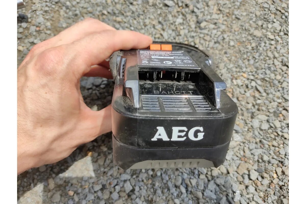 Аккумулятор аег 18 вольт. Aeg l1840s. зарядное устройство bl1218 aeg. aeg набор аккумулятор и зарядное устройство setl1840al 4932464983. aeg bl12180 уходит в защиту.