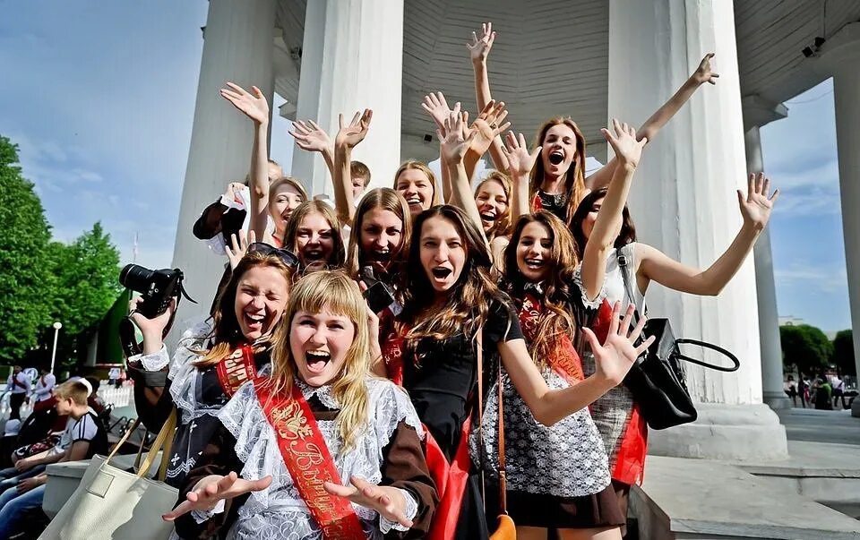 жизнь после выпускного. жизнь после выпускного. жизнь после выпускного. выпускница школы. пьяные выпускники.