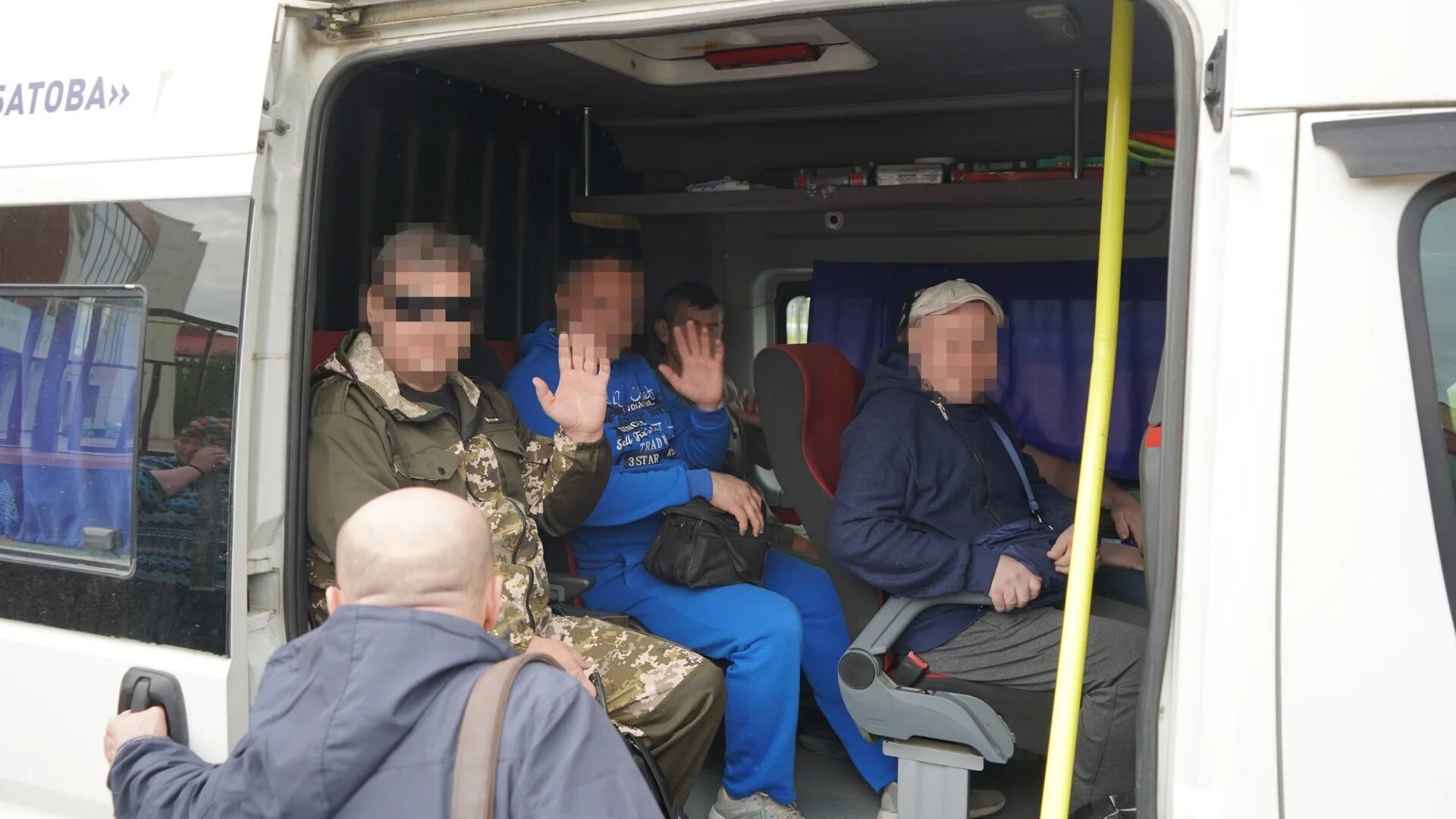 Очередная группа контрактников отправилась в зону. Добровольцы из ХМАО на Украину. Фото добровольцев на Украине.