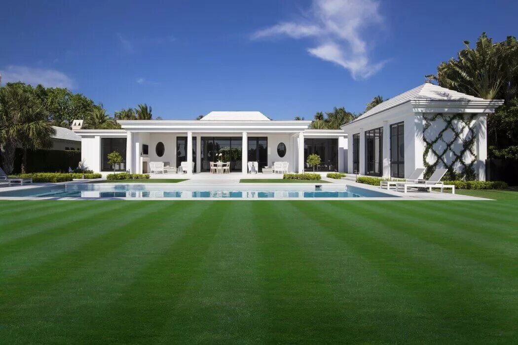 Американский дом. White estate. Бафра северный кипр. Недвижимость. Дом в майами с лужайкой и бассейном.