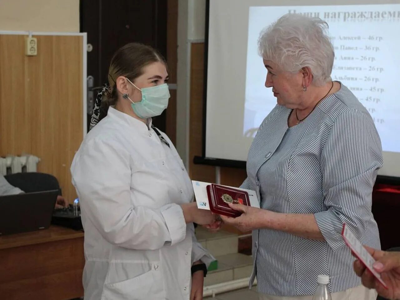 Финансово экономический колледж бузулук. Бугурусланский медицинский колледж. Биробиджанский медицинский колледж общежитие. Учебный комбинат бузулук 2 микрорайон. Медицинский колледж бузулук.