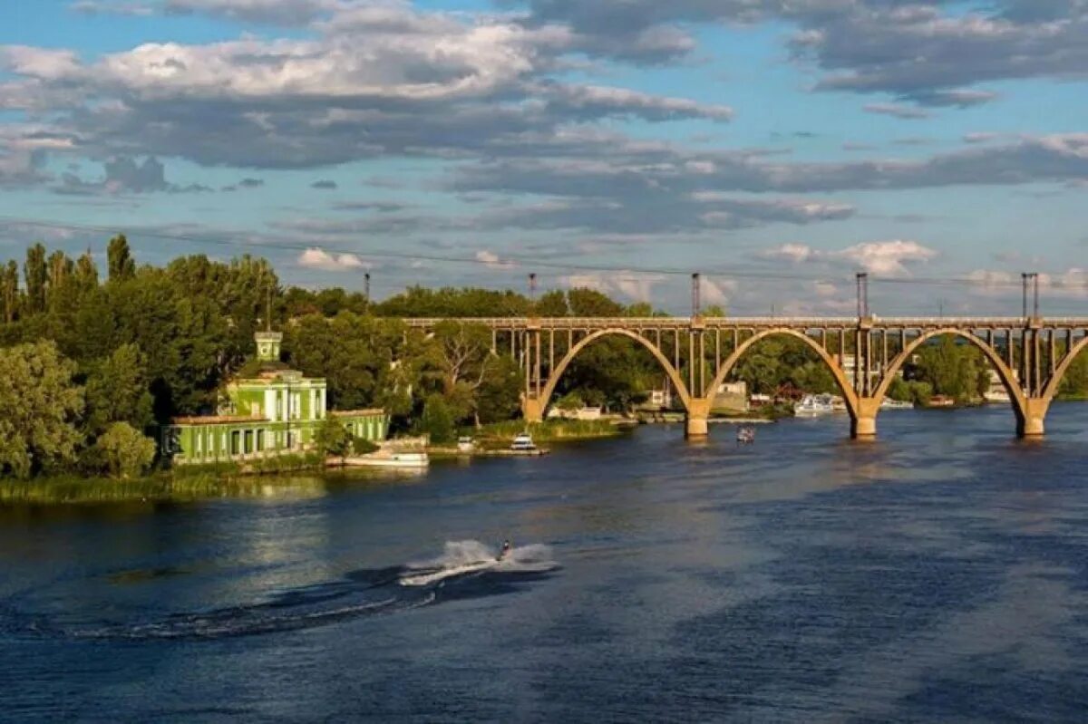 Б в г днепр. Днепр город. Запорожье Днепр мост. Днепр город достопримечательности. Днепропетровск красивые места.