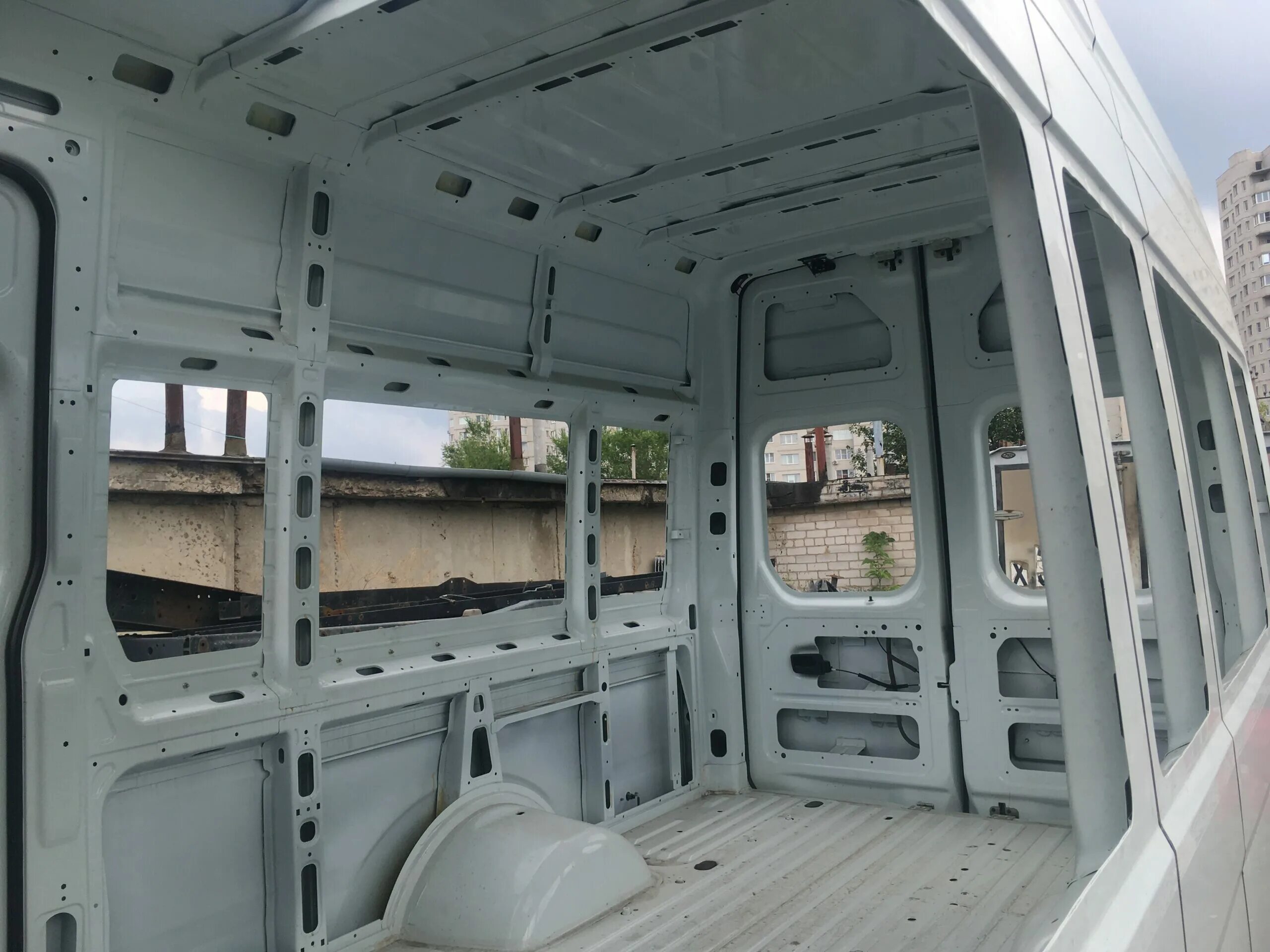 хребтовая балка пассажирского вагона. пассажирские вагоны твз. кузов газель 2705 1 комплектации. кузов газ 322132. рама пассажирского вагона без хребтовой балки.