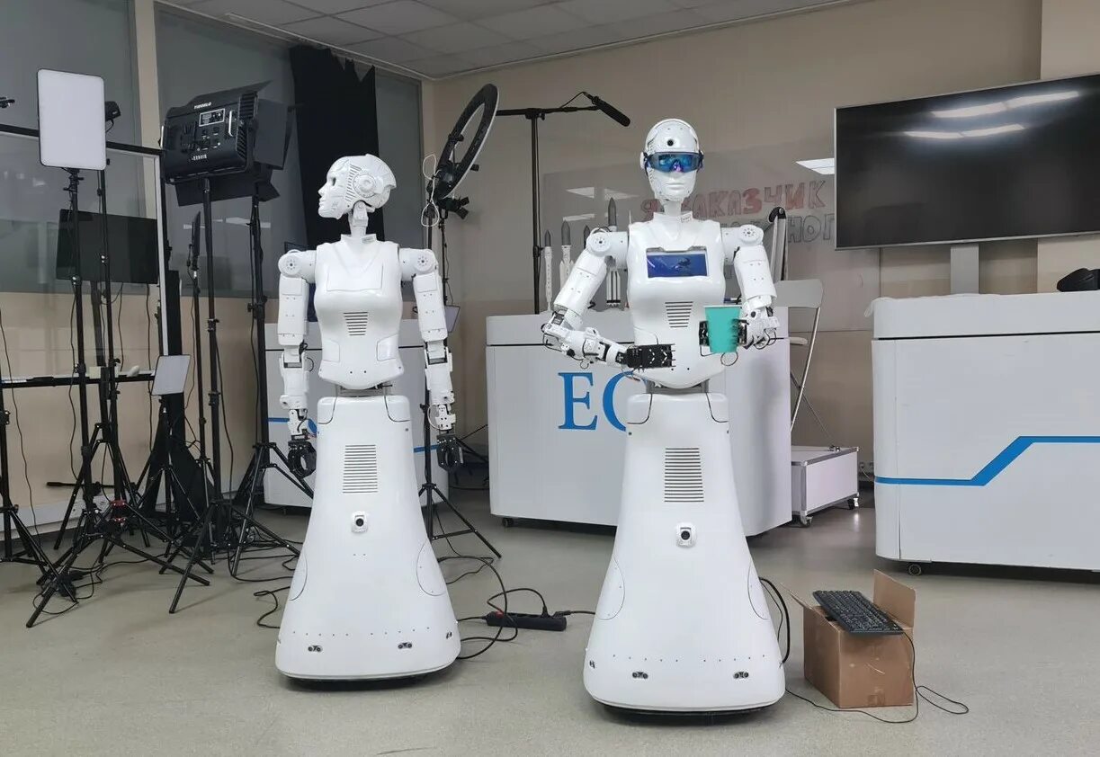 Фора Роботикс. Роботы 2023. Сервисные роботы. Роботы 2023 года.