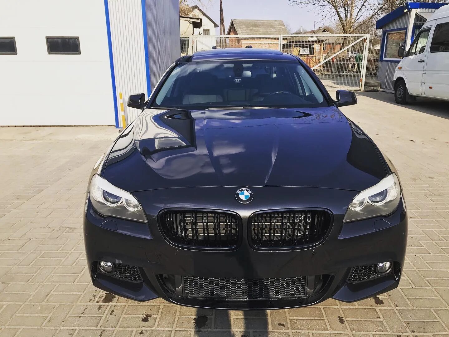 Bmw 520 f10 m. Бмв ф10 рестайлинг м пакет. Bmw 525 f10. F10 lci белая. Bmw 5 f10 m пакет.