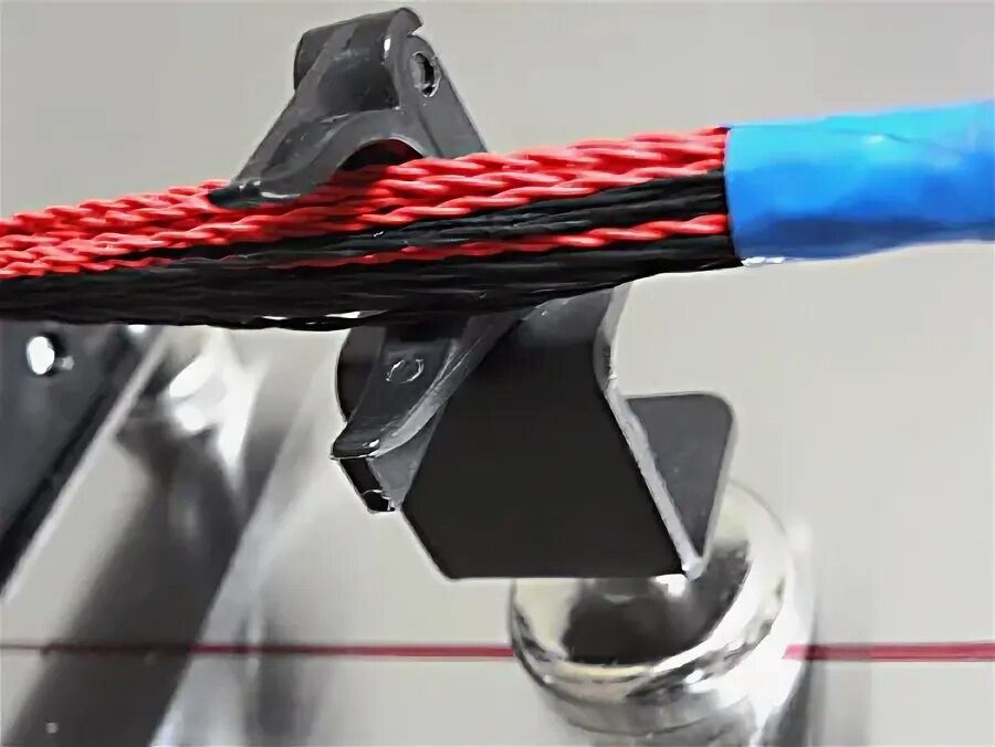 Крепление жгутов. Держатели проводов panduit. Держатели и крепления жгутов viking. Держатель кабеля. Держатель для жгутов кабеля.