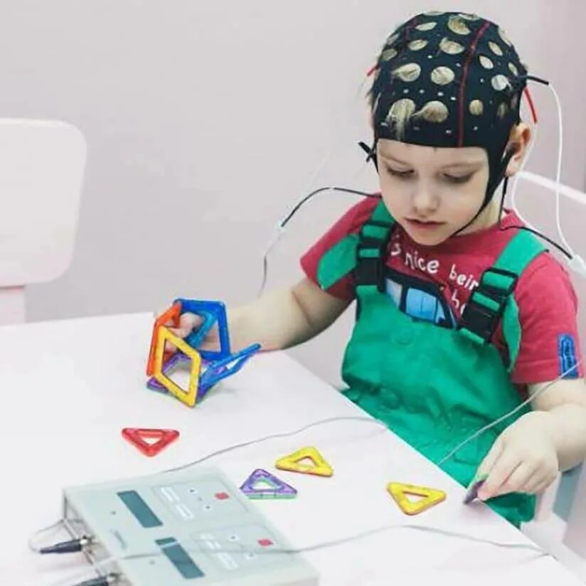 Стимуляция мозга ребенка. Транскраниальная микрополяризация (ТКМП). Микрополяризация головного мозга детям. Транскраниальная микрополяризация головного мозга детям. Бак микрополяризация мозга.